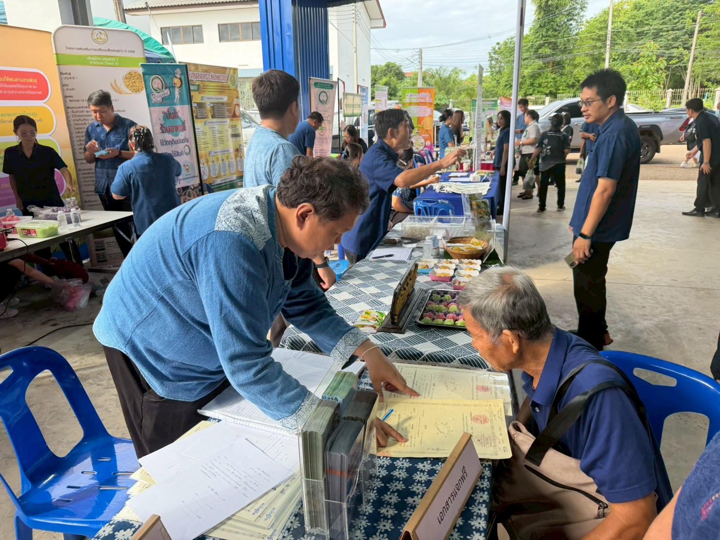 title - ส.ป.ก.แพร่ ร่วมจัดคลินิกเกษตรเคลื่อนที่ ให้บริการประชาชน เพื่อให้บริการ แบบครบวงจรและพัฒนาศักยภาพเกษตรกรในพื้นที่อำเภอร้องกวาง
